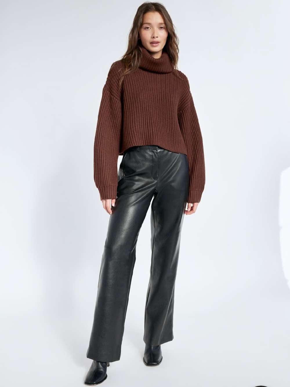 💥💥SALE!!💥💥 Aritzia Guell brown rich cocoa ribbed turtleneck cropped sweater